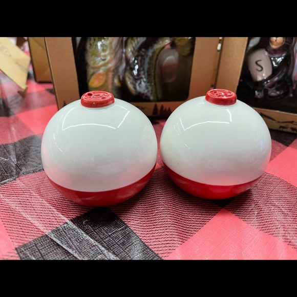 Salt and pepper shaker set - Picture 2 of 5